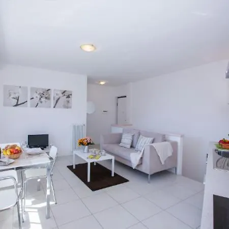 Apartamento Sleeps 3 Pool Pianello Del Lario
