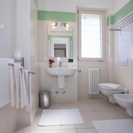 Sleeps 3 Pool Apartamento Pianello Del Lario